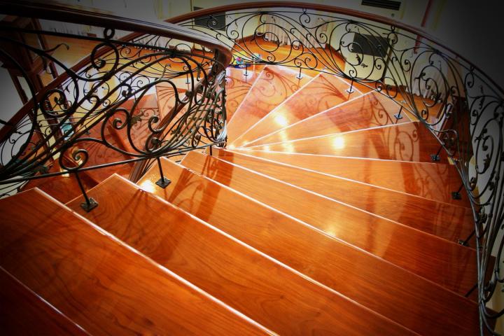 Fabrication et pose d’escaliers en bois Saguenay–Lac-Saint-Jean